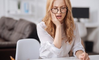 Woman with toothache